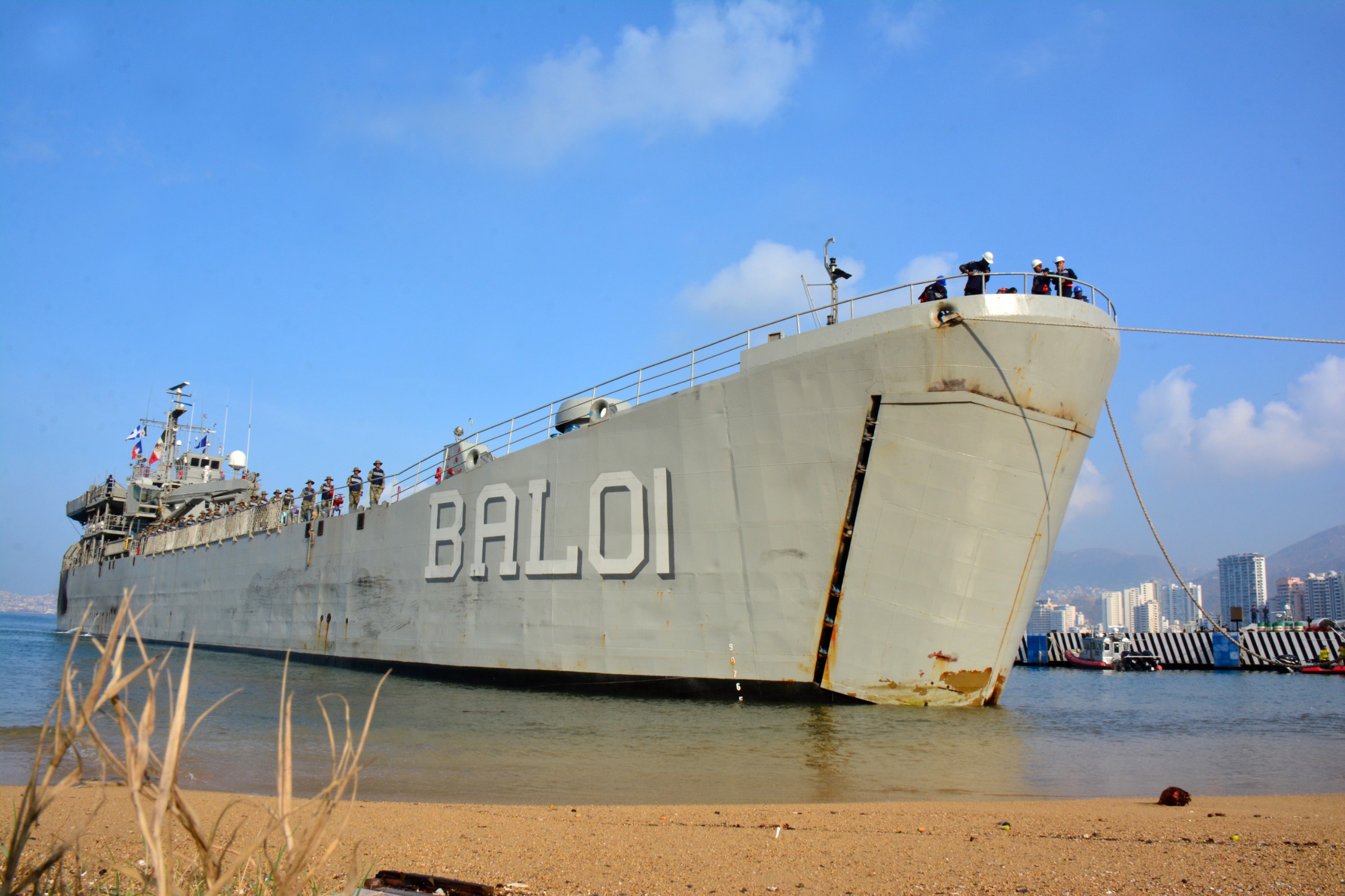 Misión Humanitaria: Buque Isla Tiburón de Semar Traslada 116 Toneladas de Ayuda a Veracruz