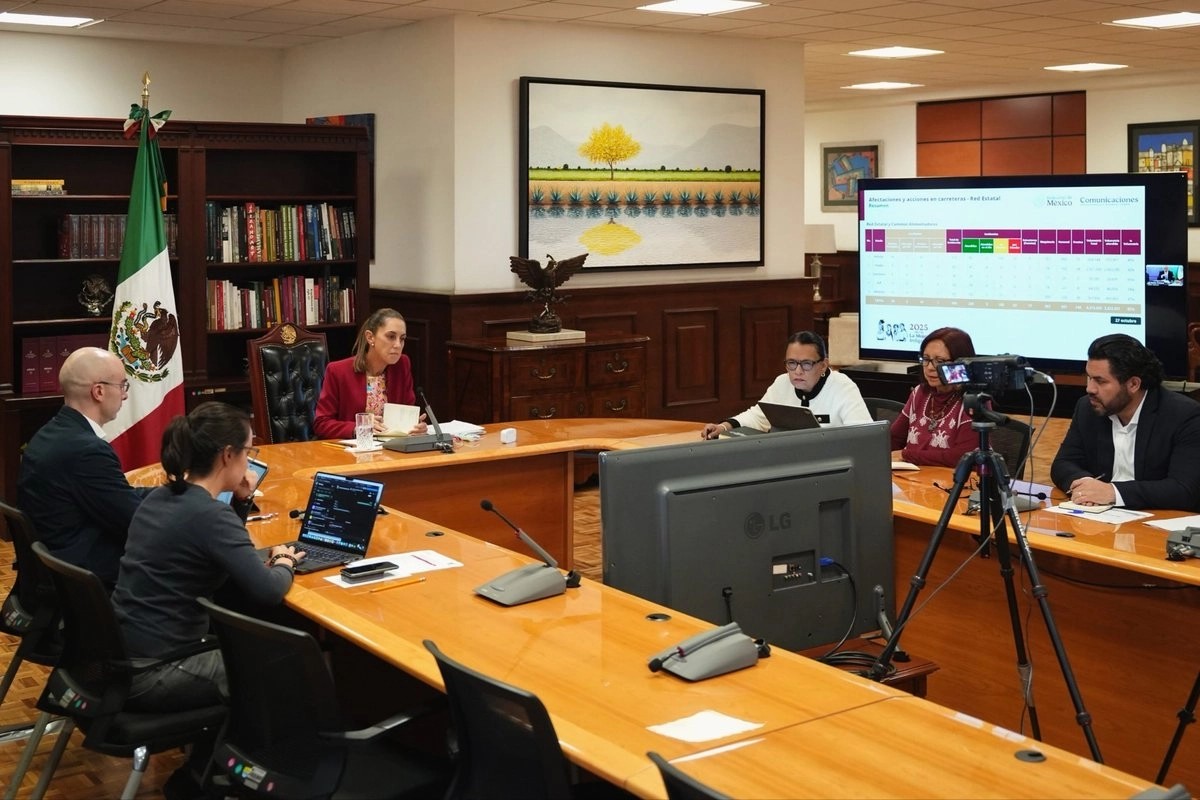 Sheinbaum Revisa Apertura de Caminos y Apoyos con Gobernadores de 5 Estados