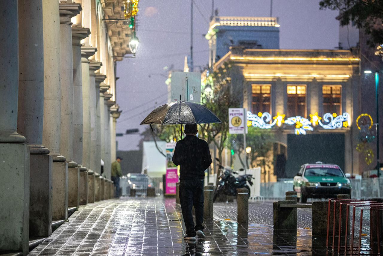 Suspenden desfile por lluvias