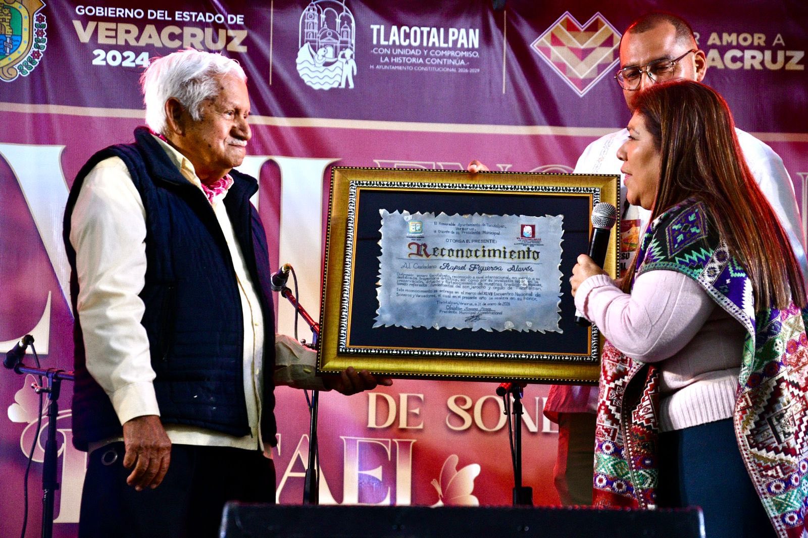 Tlacotalpan Rinde Tributo a una Leyenda