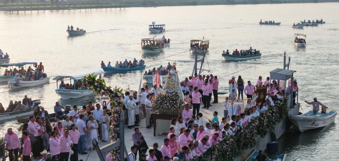 Rocío Nahle Encabeza el Paseo de la Virgen de la Candelaria