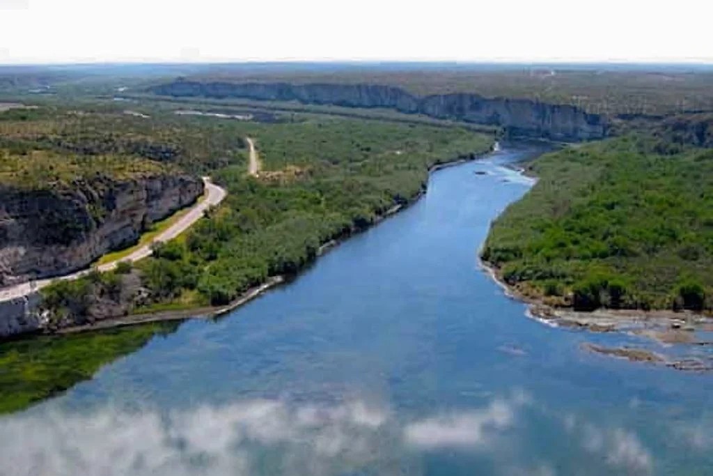 México y EE. UU. Pactan Cumplimiento del Tratado de 1944