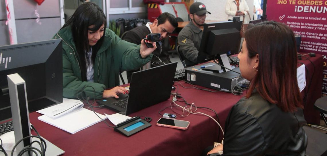 464 Plazas para Fortalecer la Educación