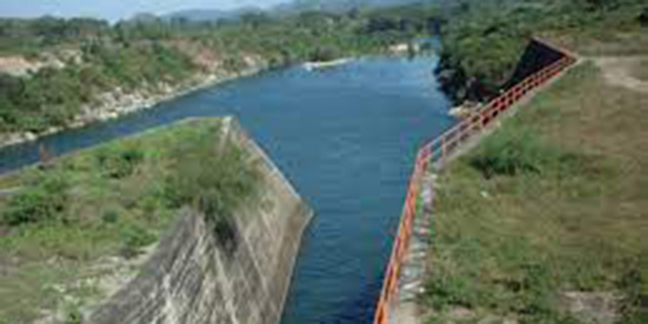 PC: Desfogue controlado en la Presa Cerro de Oro