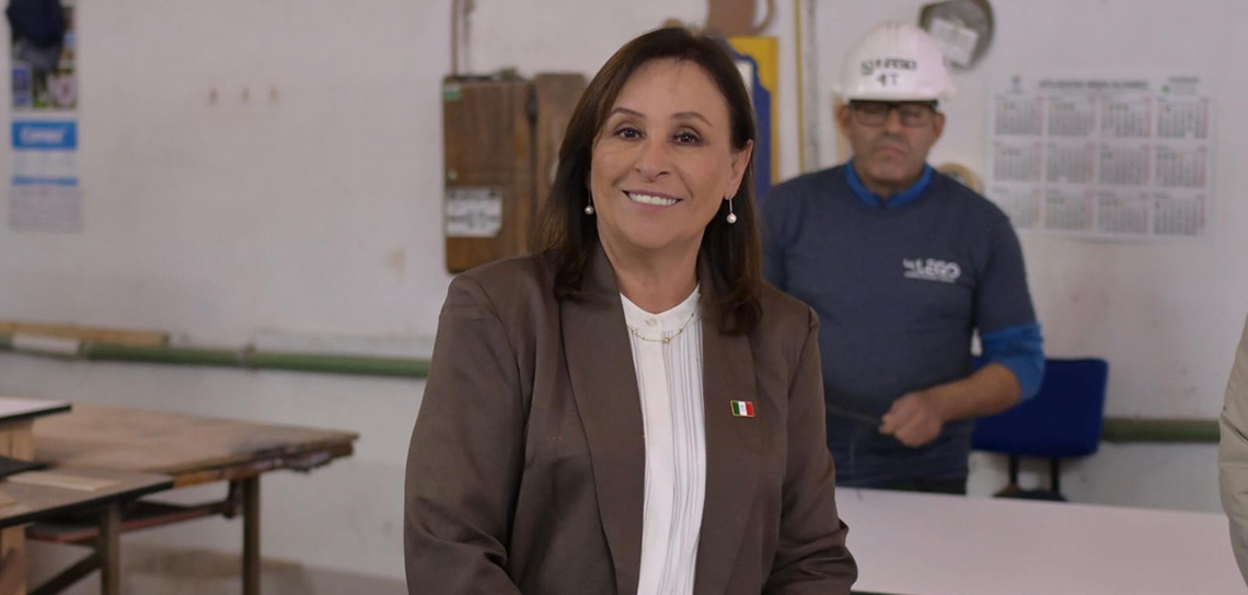 Nahle Supervisa la Fabricación de Mobiliario Escolar