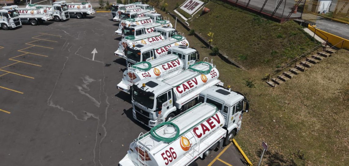 Nahle entrega 30 Camiones Cisterna