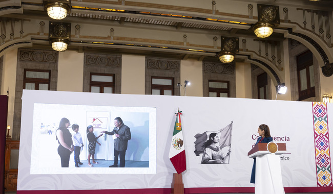 Sheinbaum Entrega Viviendas en Colima