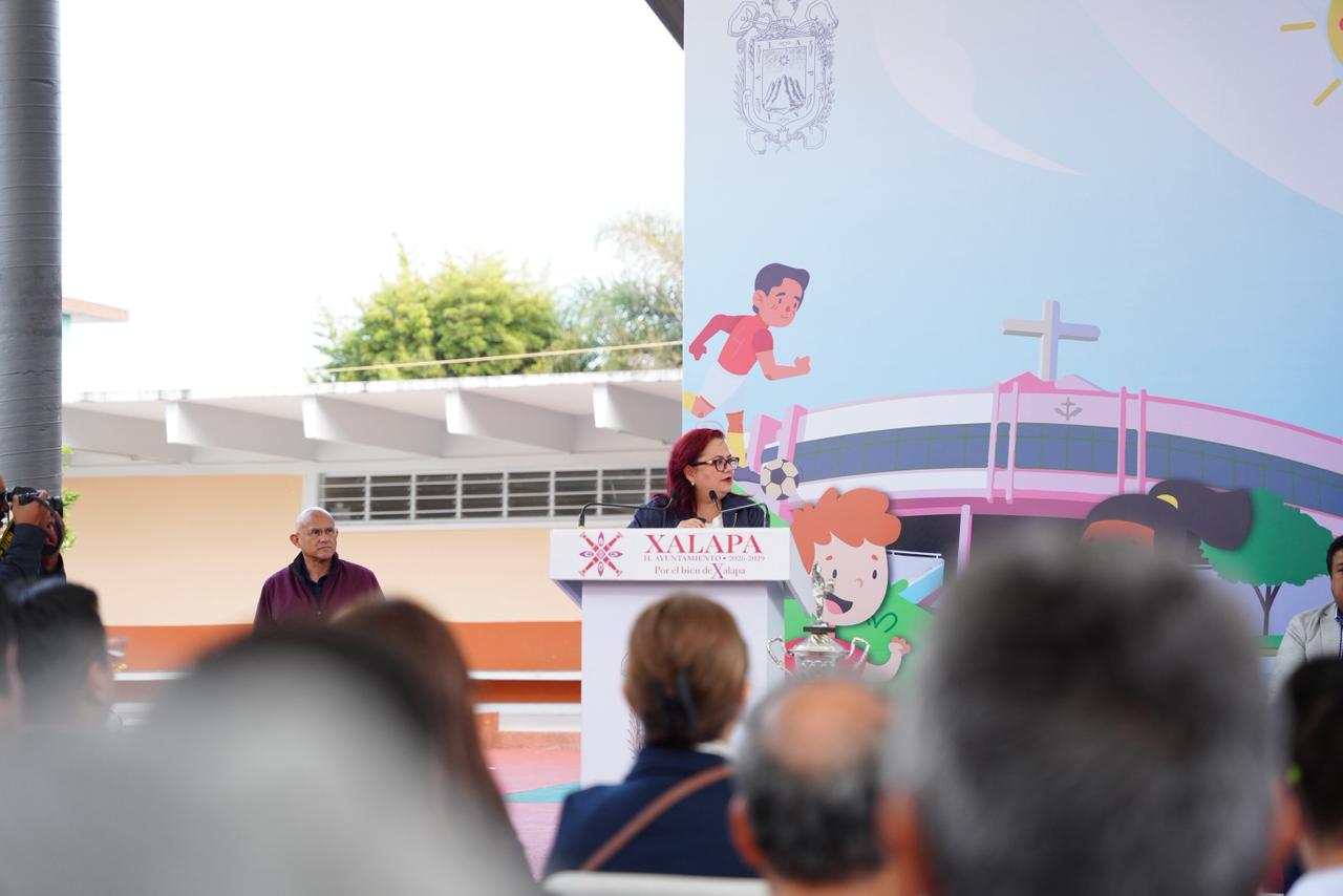 Xalapa Rinde Homenaje a la Educación y el Deporte