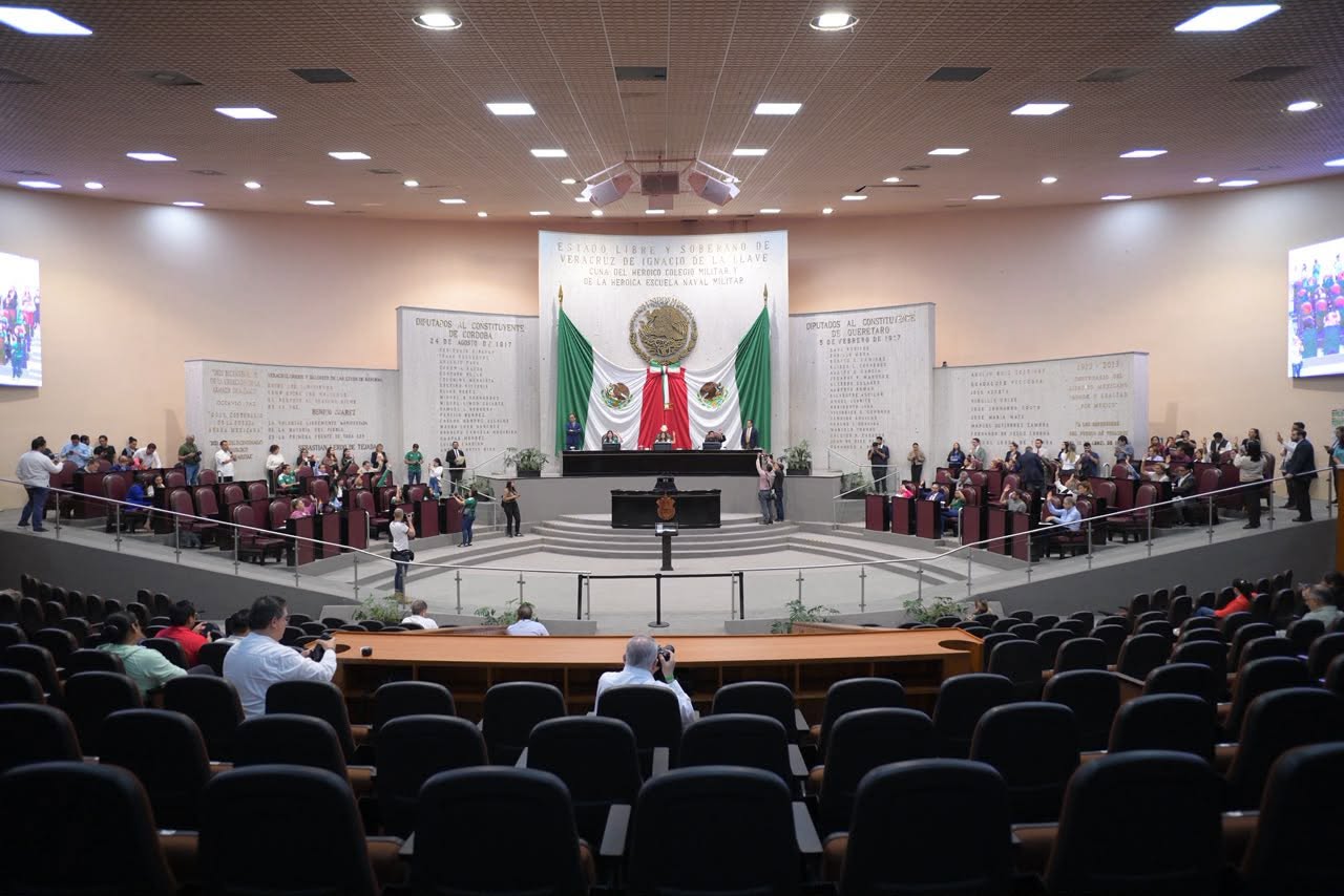 Congreso Recibe Iniciativa para Reestructurar la Deuda